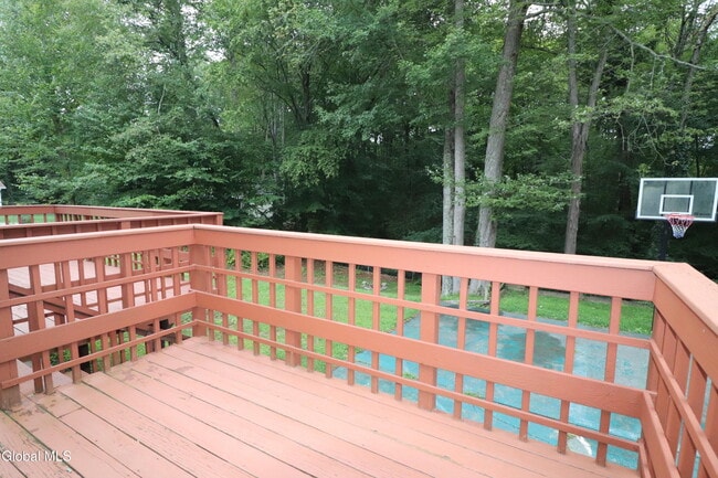 Building Photo - 8 Sweet Brier Dr