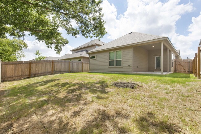 Building Photo - 924 Falkland Trace