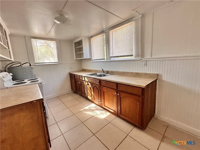 Building Photo - 244 W Sessom Dr