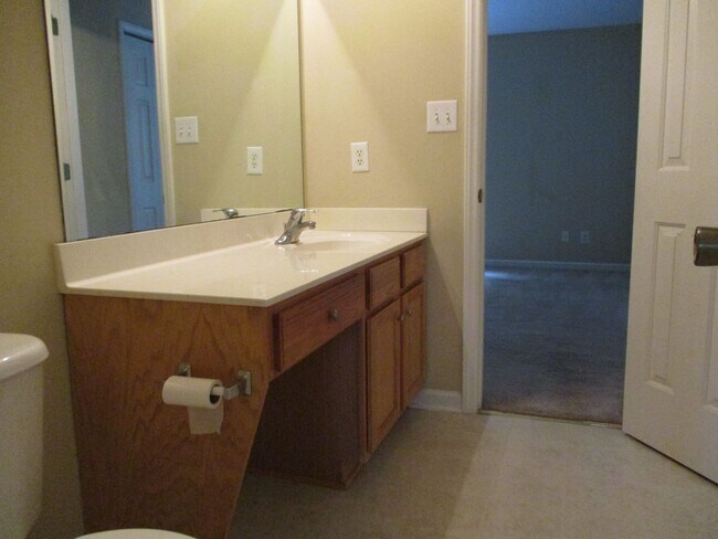 Building Photo - Pretty Townhouse for Rent in Rachel's Keep...