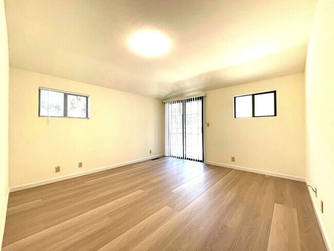 Building Photo - Newly Renovated 4BR / 2.5BA Home with Partial Bay Views.