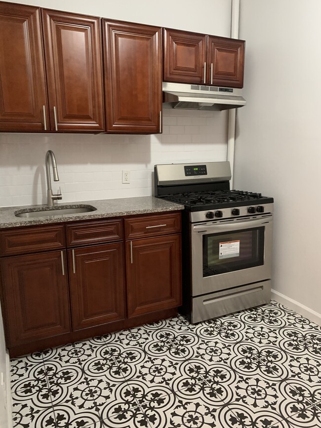 3C-1bedroom - 3767 63rd St