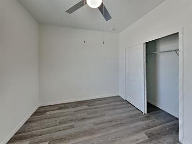 Building Photo - 3106 SE Santa Barbara Pl