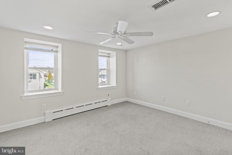 Building Photo - 625 Summit St