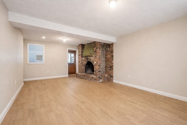 Building Photo - 105 Pomeroy Ln