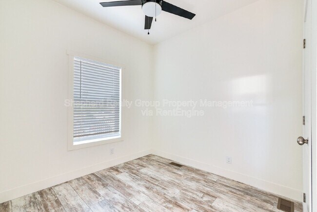 Building Photo - 15914 Dauchy Ave