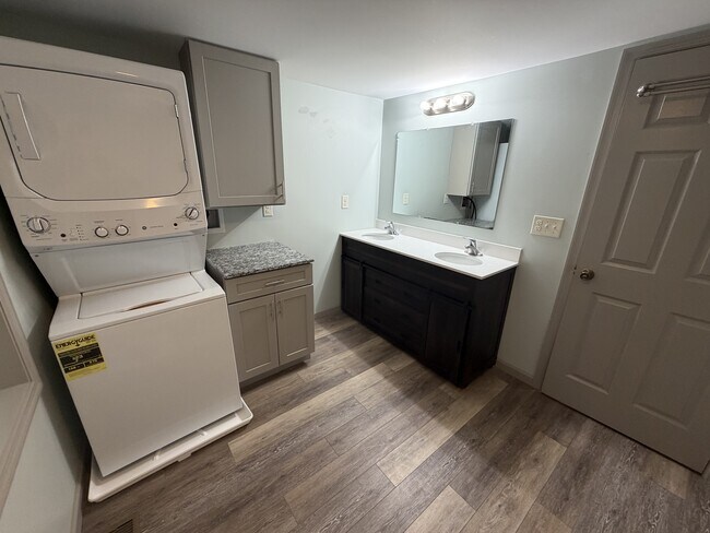 Building Photo - 34 N Lee St