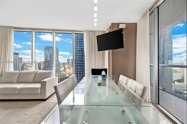 Building Photo - 485 Brickell Ave