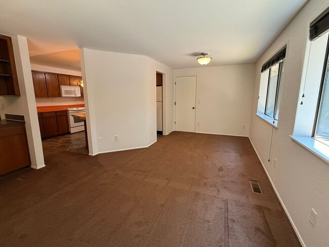 Building Photo - 2Bd/1.75Ba Issaquah Home