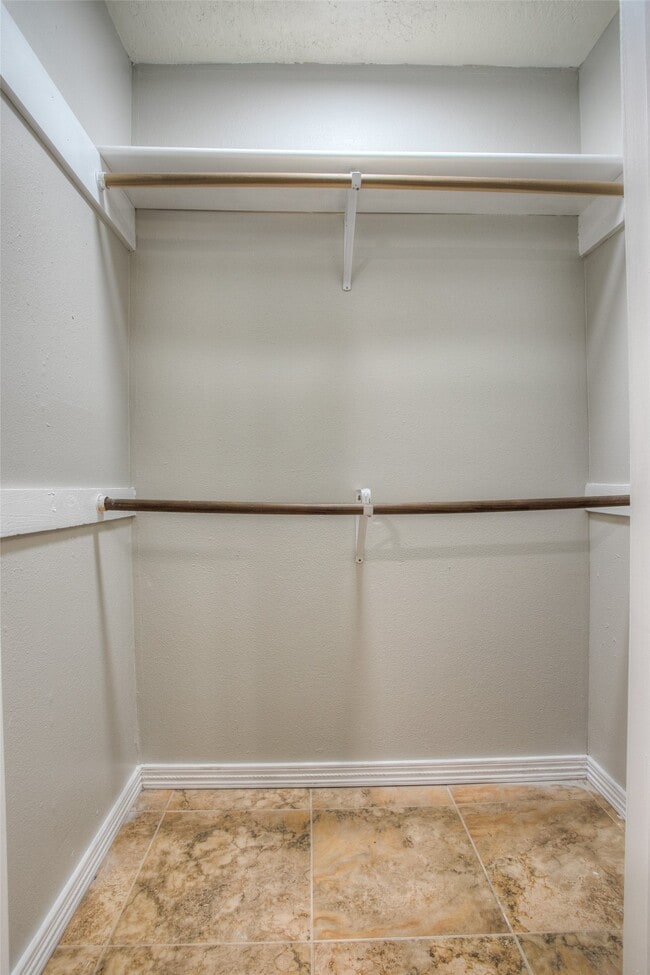 Building Photo - 6016 Teas Nursery Rd