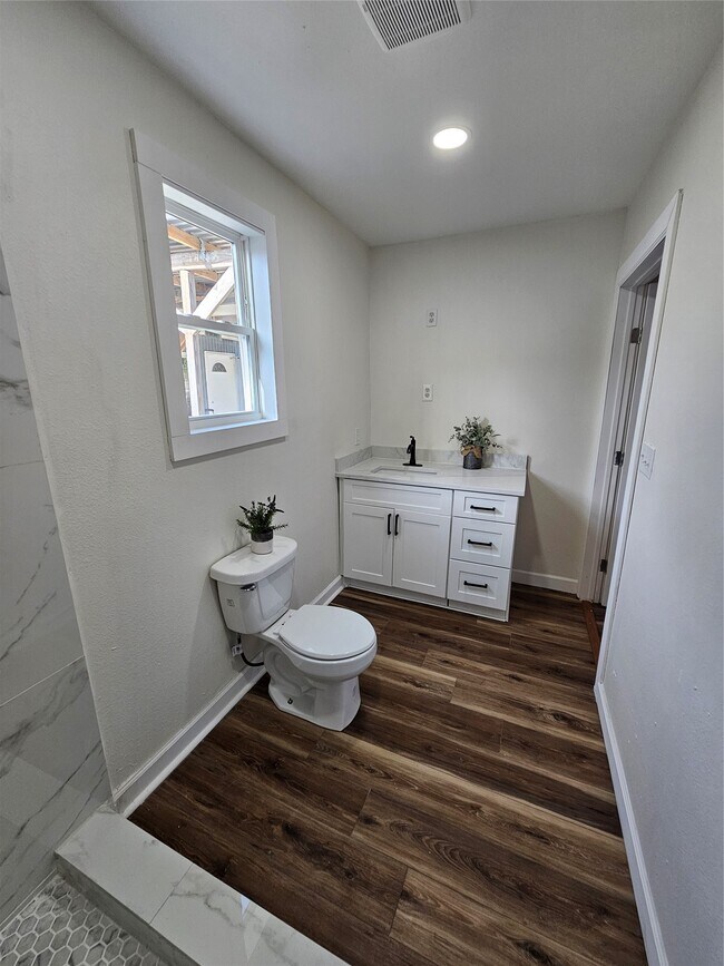 Building Photo - 3126 Ohio St