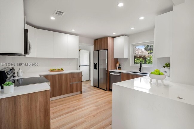 Building Photo - 2621 SW 19th St