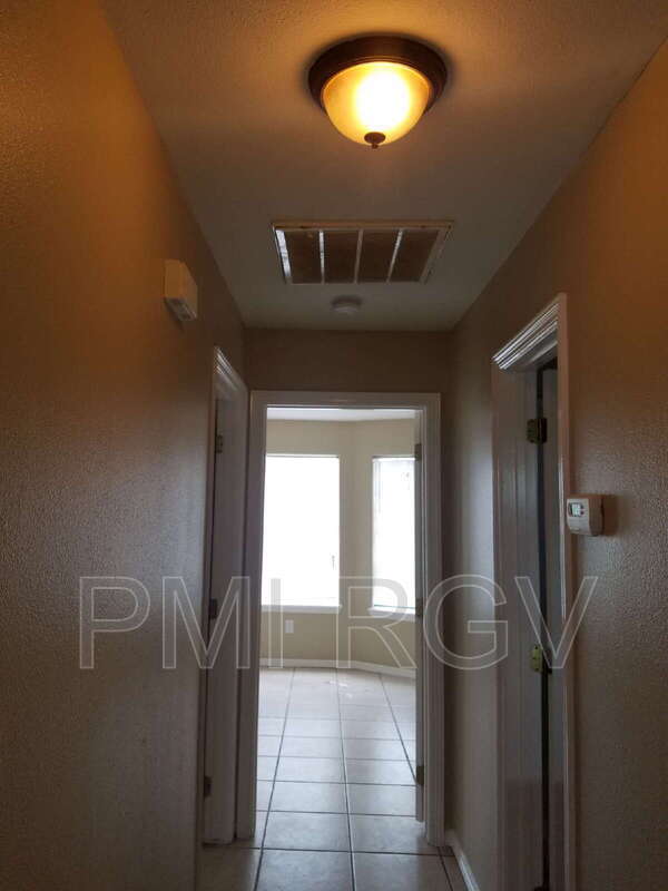 Building Photo - 8314 N Val Verde Rd