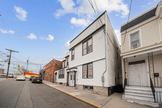 Building Photo - 1111 53rd St