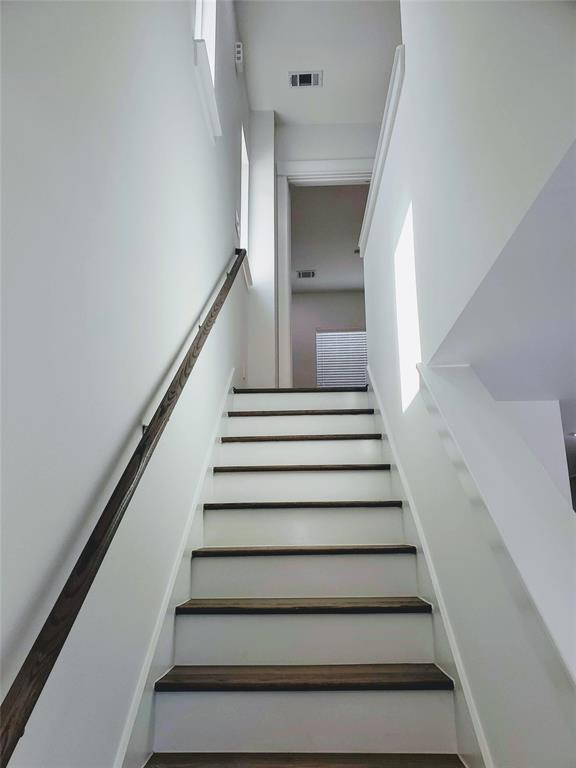 Building Photo - 311 Cyclamen St
