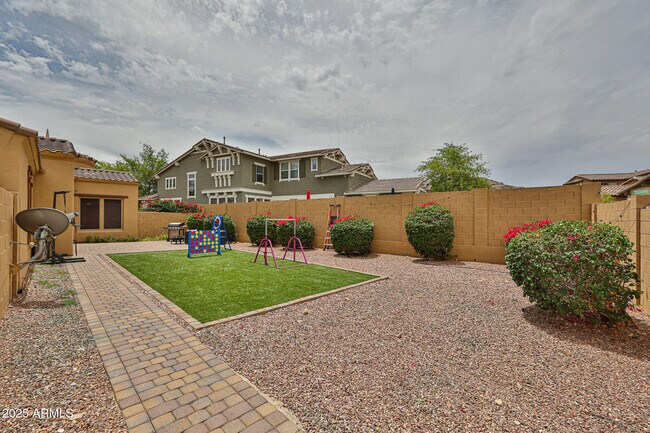 Building Photo - 3950 N Edith Way