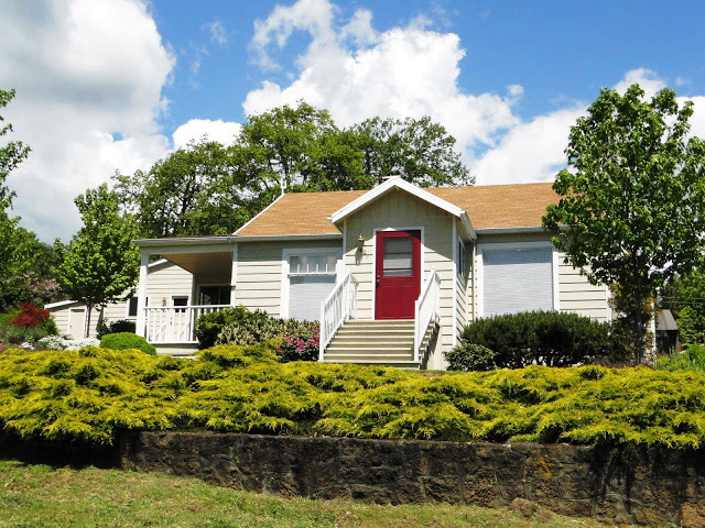 Primary Photo - Two Bedroom Cottage for Rent in White Salmon