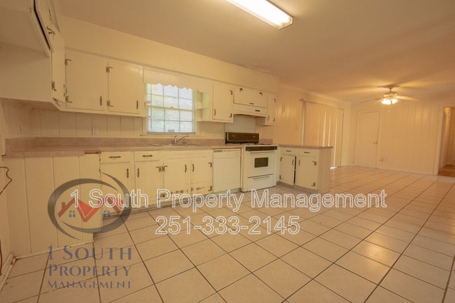 Building Photo - 5520 Vienna Ave