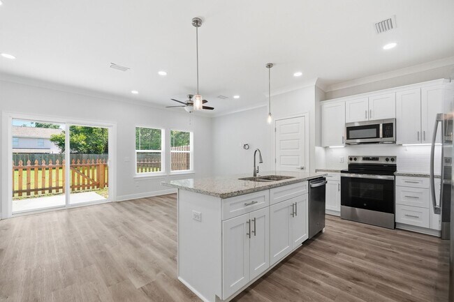 Building Photo - NEW Construction, be the FIRST to occupy this beautiful townhouse in Fort Walton Beach!