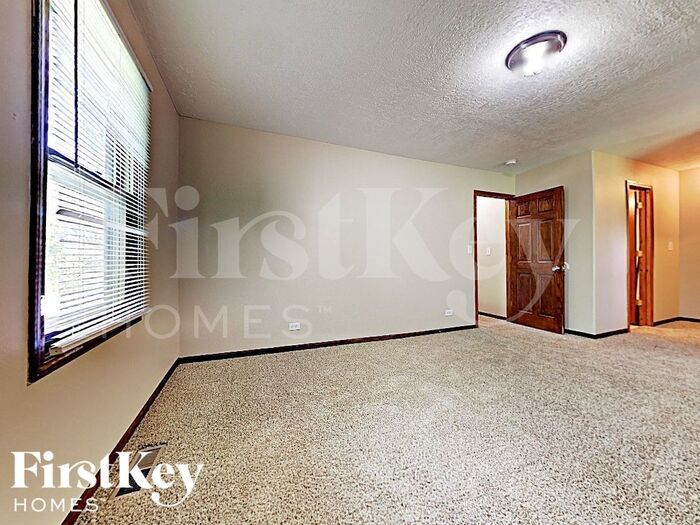Building Photo - 901 Autumn Ln