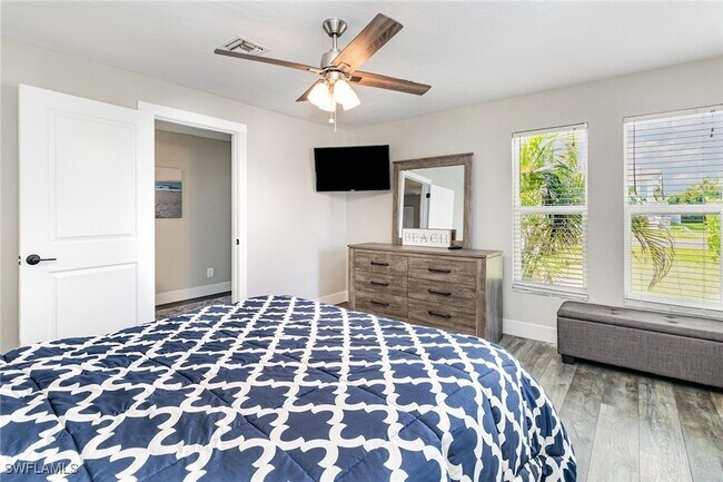 Building Photo - 517 98th Ave N