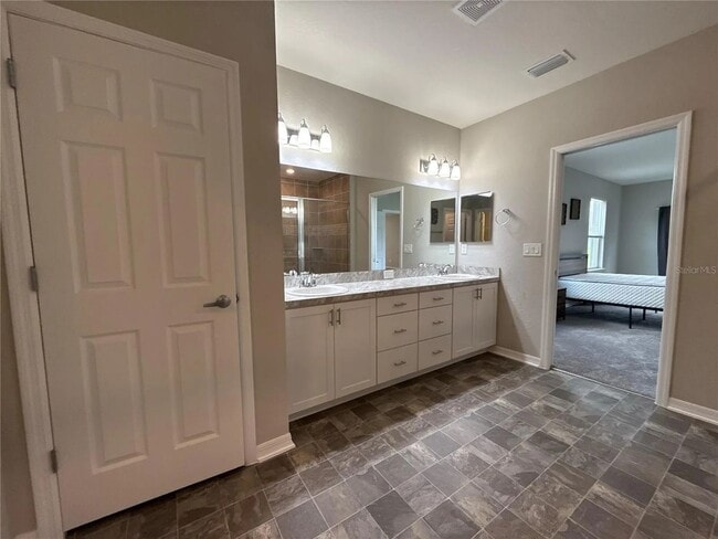 Building Photo - Summercrest 5 Bedroom, 3.5 bath