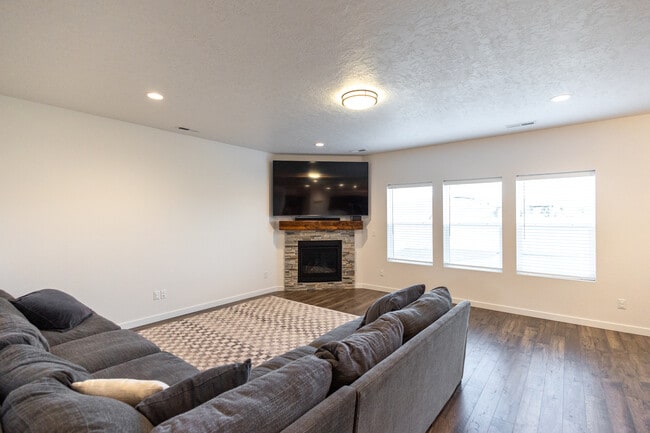 Building Photo - 1892 Carlow St