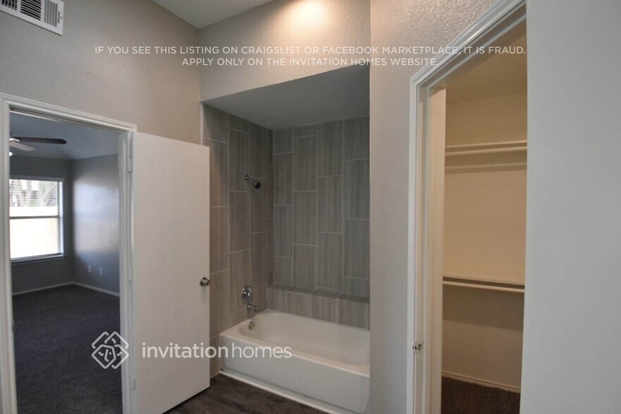 Building Photo - 2072 Bronco Ln