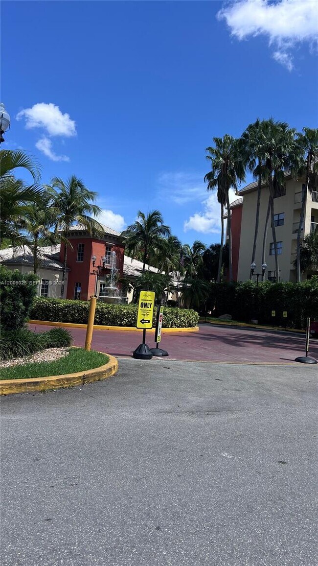 Building Photo - 8290 Lake Dr