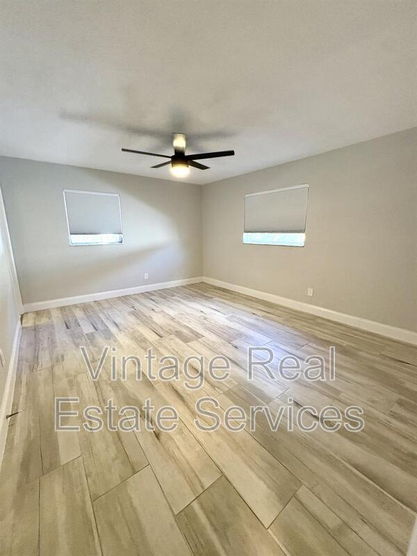 Building Photo - 1074 S Woodbrook Drive South