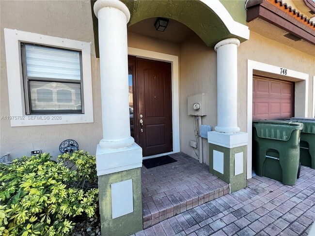 Building Photo - 748 NE 34th Ave