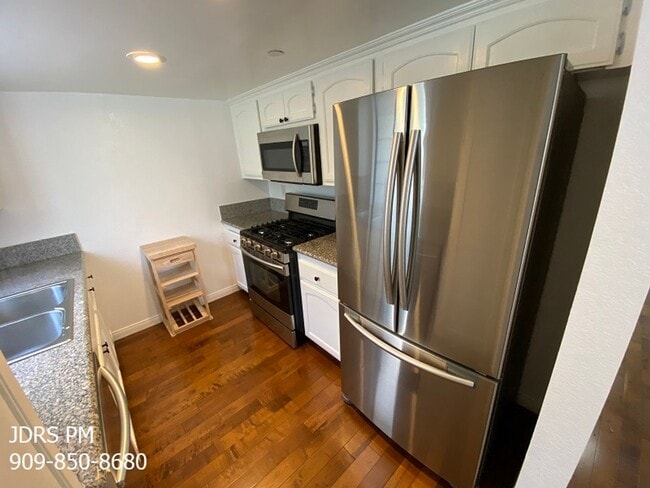Building Photo - Monrovia 2 Bedroom Townhouse