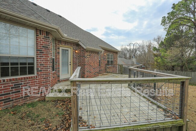 Building Photo - 303 NW Palomino St