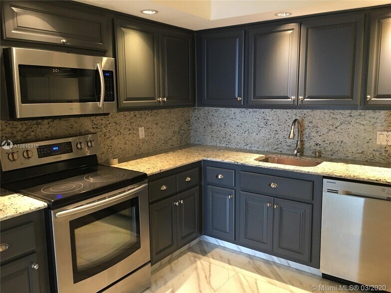 Building Photo - 2201 S Ocean Dr