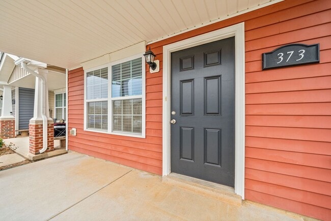 Building Photo - Nice Townhome in Governors Crossing Ready for you to Call home before Christmas