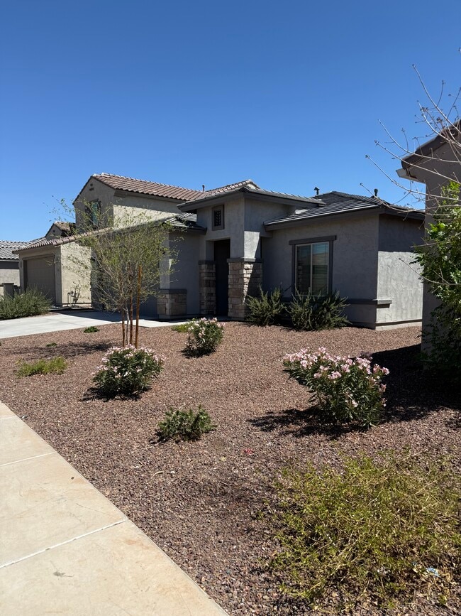 Building Photo - 17655 W Pueblo Ave
