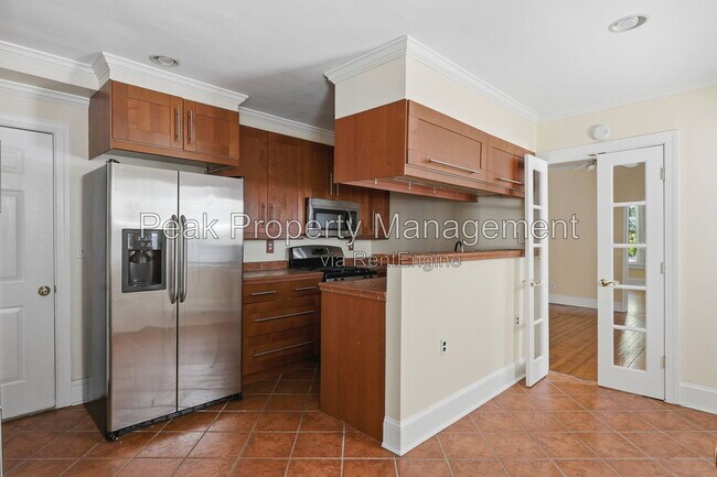 Building Photo - 3120 Parkwood Ave