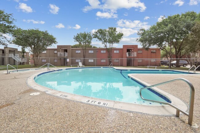 Building Photo - La Paloma Village Apartments