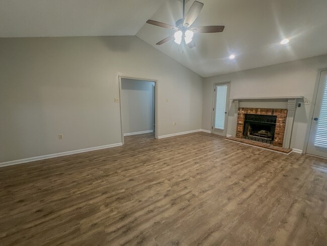 Building Photo - 2224 S Sherwood Dr