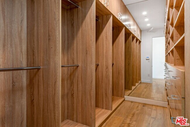 Building Photo - 19621 Wells Dr