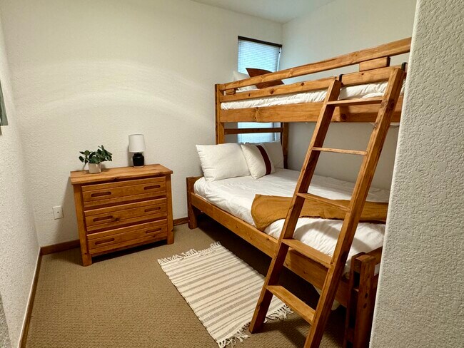 Building Photo - 76 Pinecone Trl