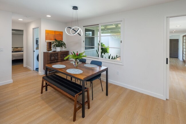 Building Photo - Renovated Kahala Retreat: 3-Bed Home + Stu...