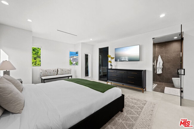 Building Photo - 201 S Bedford Dr