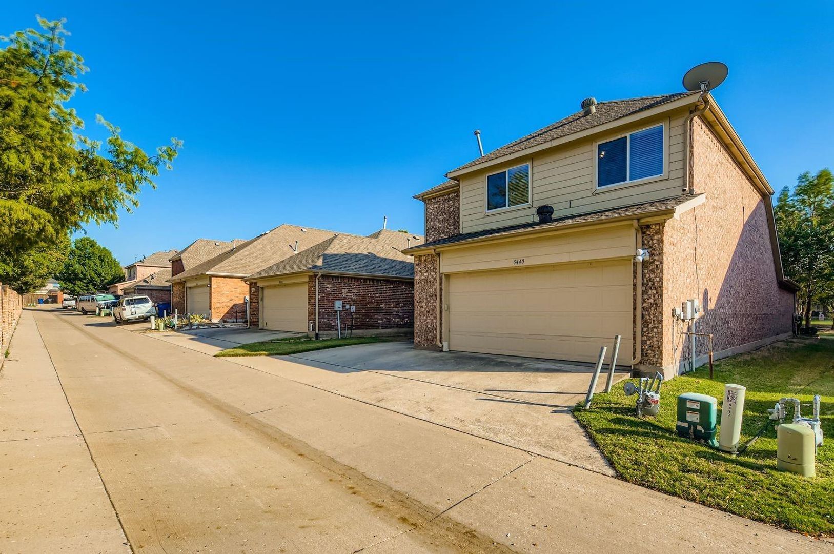 Building Photo - 9440 Park Garden Dr