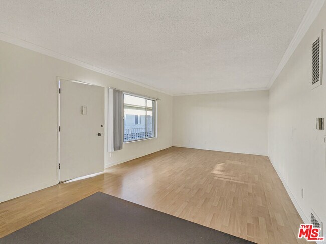 Building Photo - 440 Raymond Ave