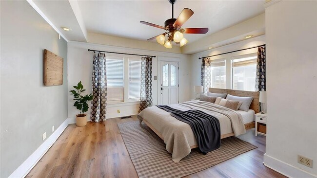 Building Photo - 609 N Ash St