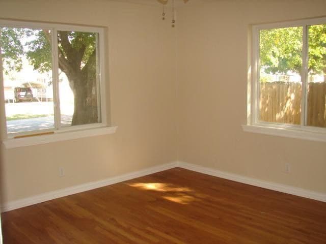 Building Photo - 223 E Independence St