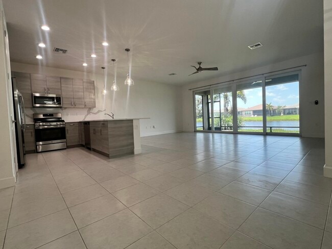 Building Photo - 11664 SW River Crossing Pl