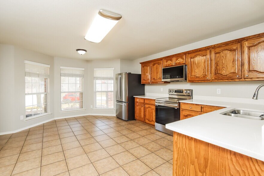 Building Photo - 2201 Woodberry Dr