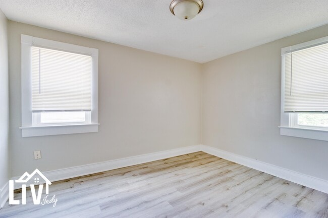 Building Photo - 1037 N Temple Ave